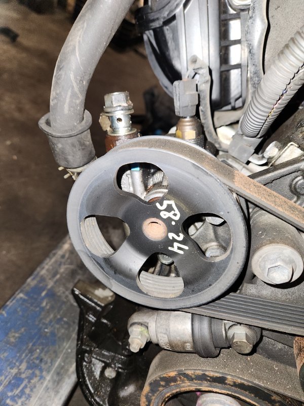 Насос гидроусилителя Toyota ISIS ANM15 1AZ-FSE 2005 (б/у)