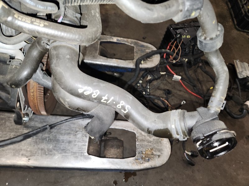 Патрубок верхний Volkswagen Passat B7 / 362 CAX 2010 (б/у)