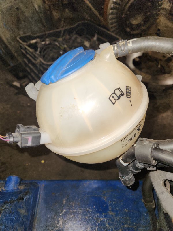 Бачок гидроусилителя Volkswagen Passat B7 CAX 2010 (б/у)