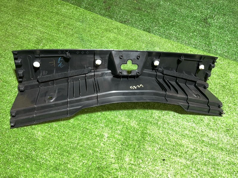 Накладка багажника Nissan NOTE E12 HR12DDR 2012 (б/у)