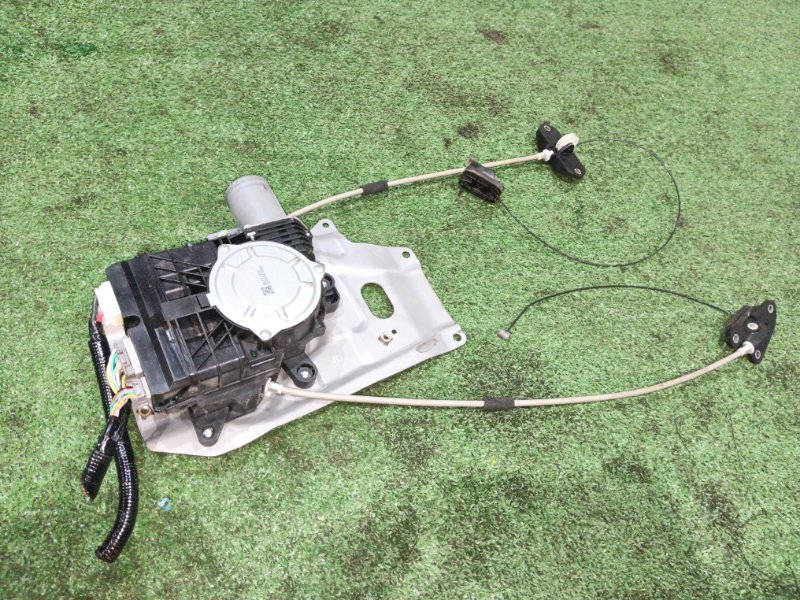 Доводчик двери Honda Stepwgn RK2 R20A 2011 задний правый (б/у)