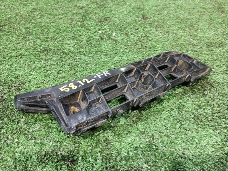 Клипса бампера Toyota Prius ZVW30 2ZR-FXE 2010 передняя правая (б/у)