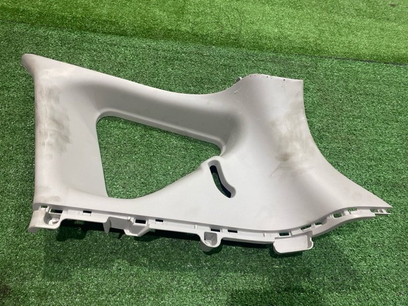 Обшивка стойки кузова Nissan NOTE E12 HR12DDR 2013 задняя правая (б/у)