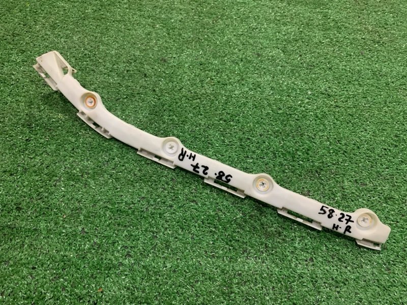 Клипса бампера Toyota ISIS ANM15 1AZ-FSE 2004 задняя правая (б/у)