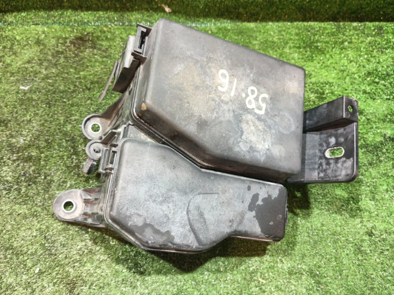 Блок реле и предохранителей Mazda MPV LY3P L3-VE 2010 (б/у)