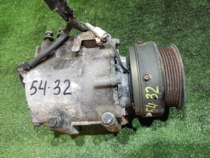 Компрессор кондиционера Mitsubishi Diamante F17A 6G72 1990 (б/у)