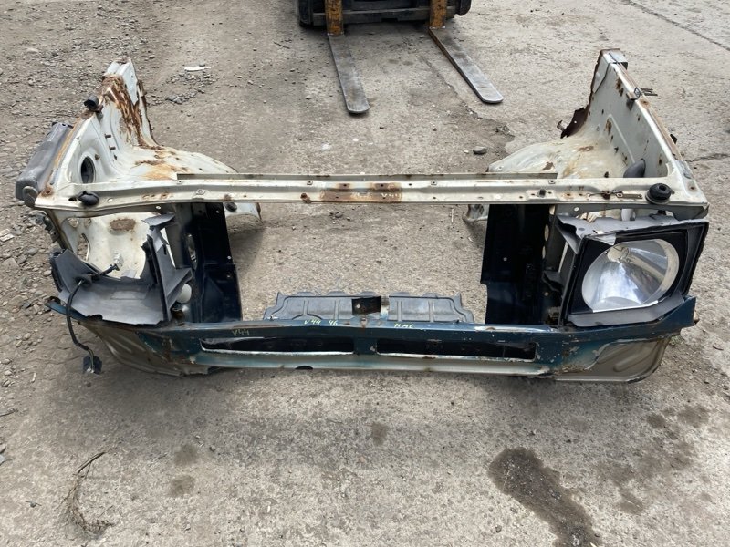 Рамка радиатора Mitsubishi Pajero V46W (б/у)