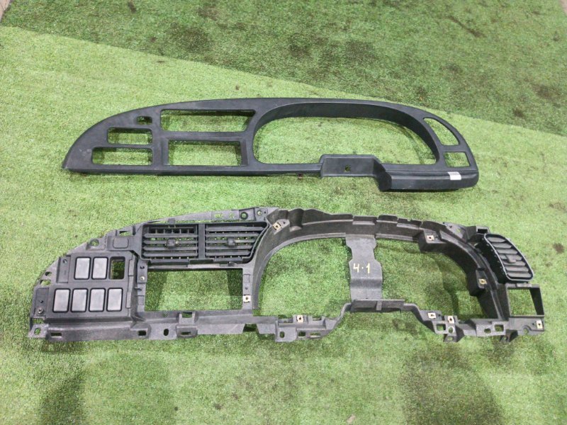 Накладка на центральную консоль Isuzu Forward FRR35 6HL1 (б/у)