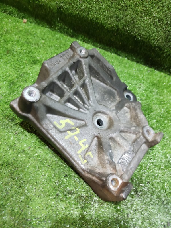 Кронштейн компрессора кондиционера Mitsubishi Grandis NA4W 4G69 2004 (б/у)