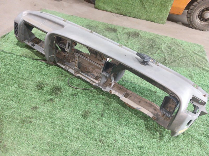 Панель передняя в салон Mitsubishi Canter FB501A 4M40 (б/у)