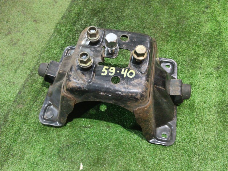 Кронштейн запасного колеса Mitsubishi Pajero iO H77W 4G94 2002 (б/у)
