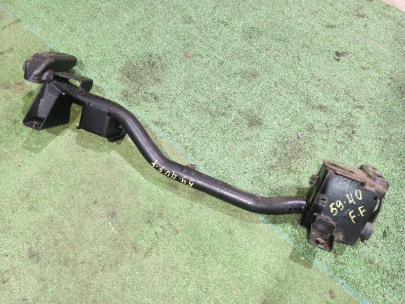 Балка поперечная Mitsubishi Pajero iO H77W 4G94 2002 передняя (б/у)