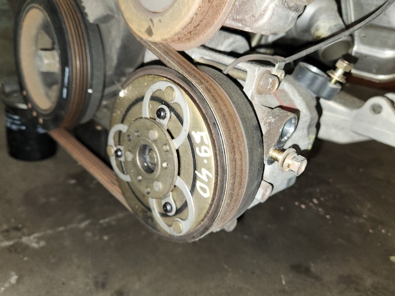 Компрессор кондиционера Mitsubishi Pajero iO H77W 4G94 2002 (б/у)