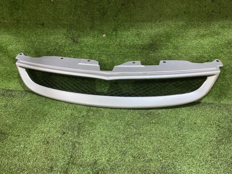 Решетка радиатора Mitsubishi Colt Plus Z23W 4A91 2005 (б/у)