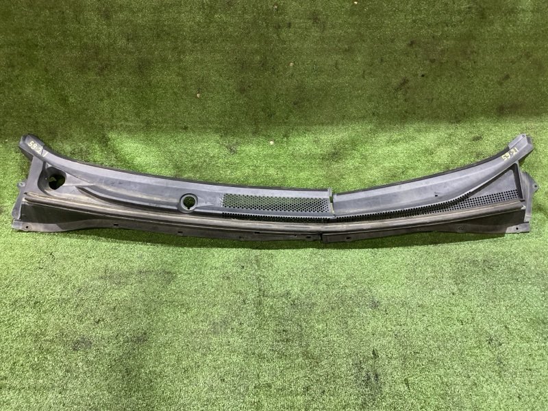 Решетка под лобовое стекло Mitsubishi Delica D:5 CV5W 4B12 2010 (б/у)