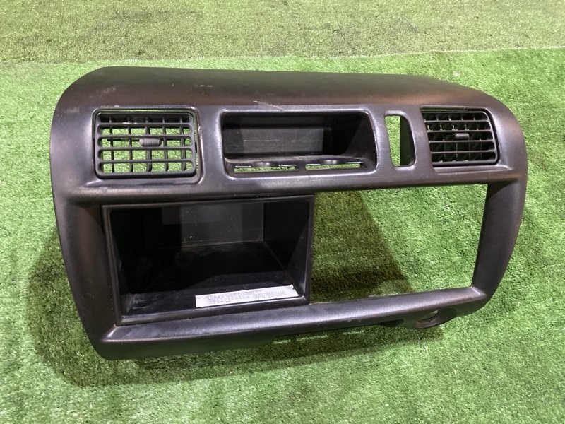 Накладка на центральную консоль Nissan Vanette SKP2MN L8 2014 (б/у)