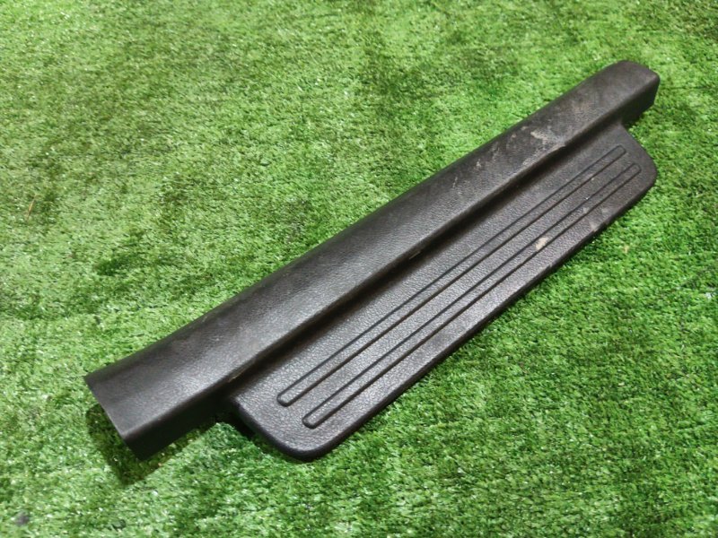 Накладка порога Toyota BB QNC20 K3-VE 2009 передняя правая (б/у)