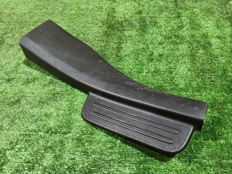 Накладка порога Toyota BB QNC20 K3-VE 2009 задняя правая (б/у)