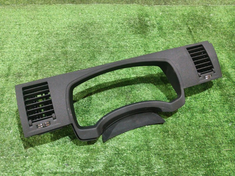 Накладка на щиток приборов Toyota ISIS ZGM11 3ZR-FAE 2011 (б/у)