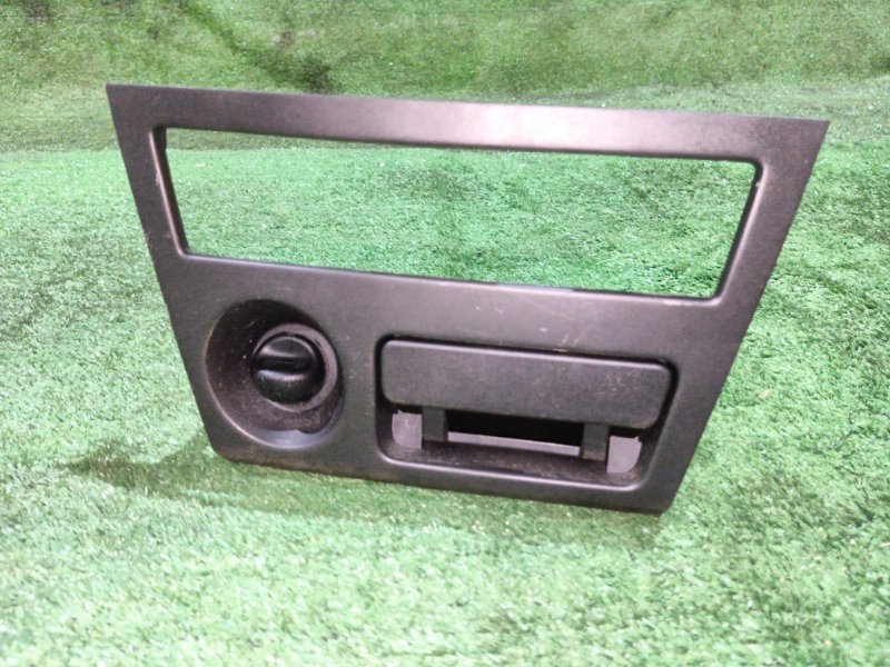 Накладка на центральную консоль Toyota BB QNC20 K3-VE 2009 (б/у)
