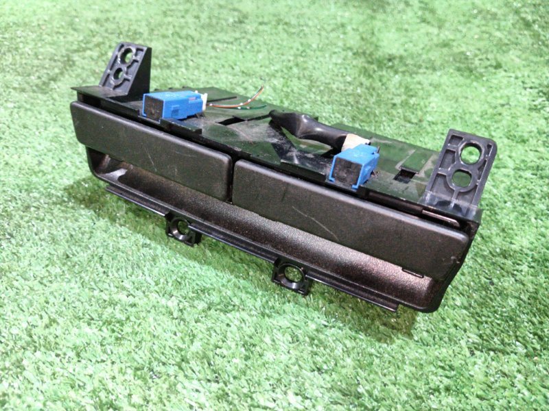Подстаканник Toyota BB QNC20 K3-VE 2009 (б/у)