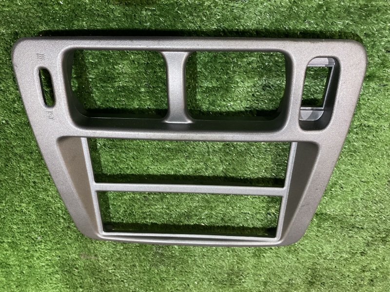 Рамка магнитофона Mitsubishi Pajero iO H77W 4G94 2002 (б/у)