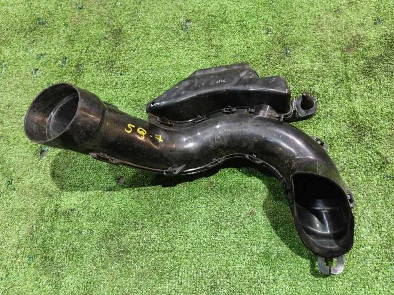 Воздухозаборник Nissan Juke YF15 HR15DE 2013 (б/у)