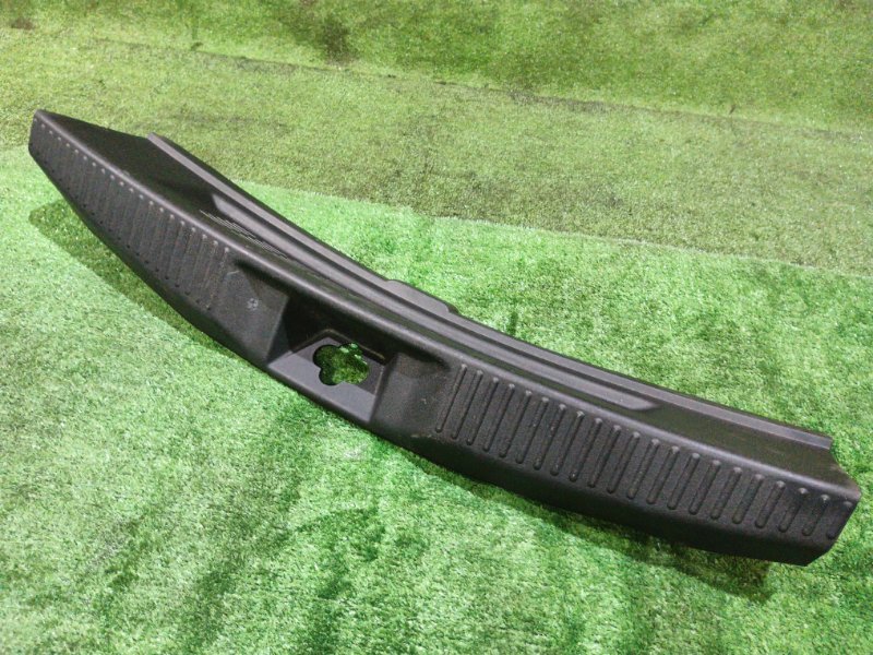 Накладка багажника Mitsubishi Colt Plus Z23W 4A91 2005 (б/у)