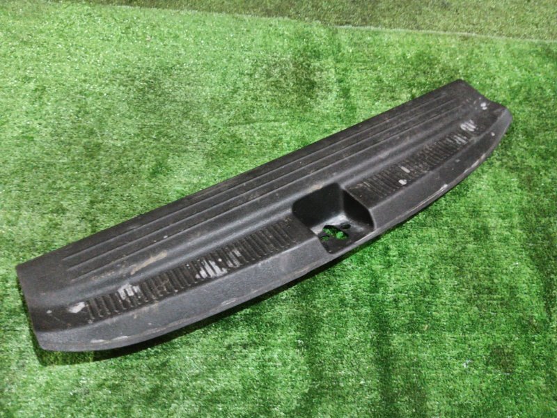 Накладка багажника Honda Freed Spike GB3 L15A 2010 (б/у)