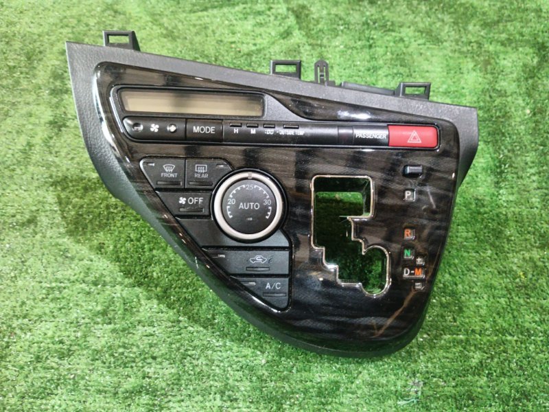 Блок управления климат-контролем Toyota ISIS ZGM11 3ZR-FAE 2011 (б/у)