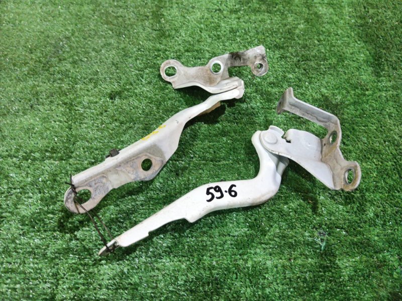 Кронштейн капота Toyota ISIS ZGM11 3ZR-FAE 2010 (б/у)