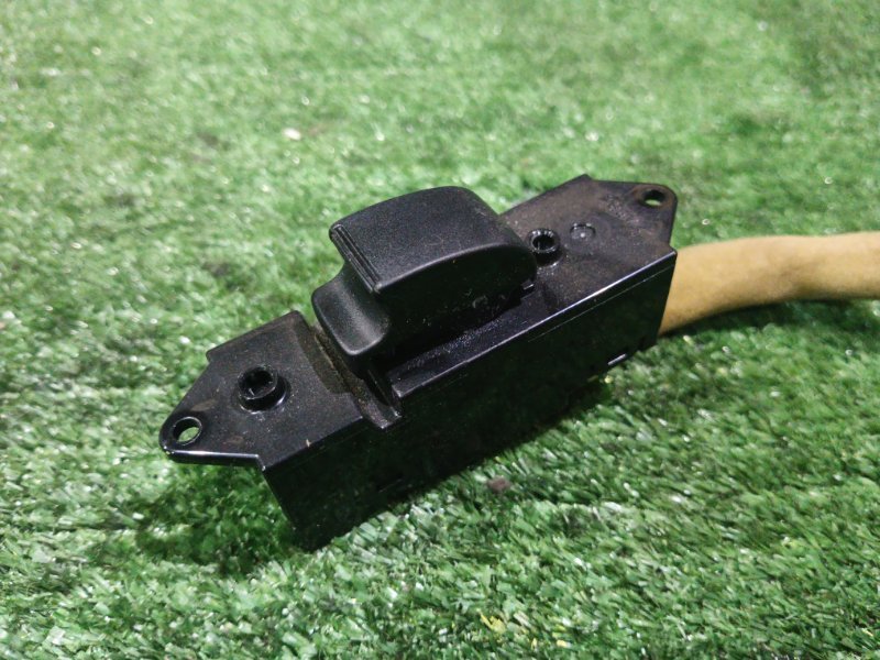 Кнопка стеклоподъемника Mitsubishi Colt Plus Z23W 4A91 2005 передняя левая (б/у)