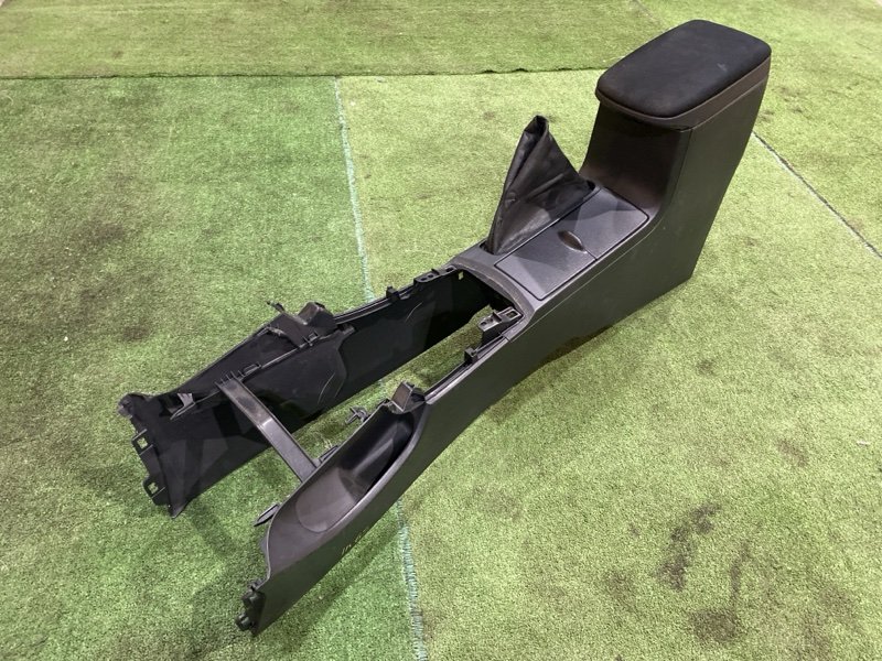 Подлокотник Toyota Corolla Fielder NZE141 1NZ-FE 2007 (б/у)