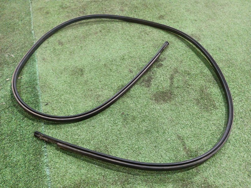 МОЛДИНГ НА КРЫШУ Toyota ISIS ZGM11 3ZR-FAE 2011 правый (б/у)