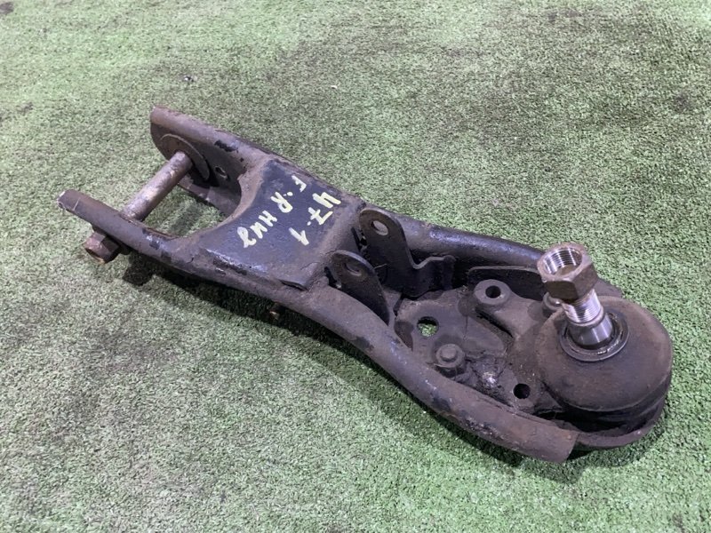 Рычаг подвески нижний Nissan Atlas AGF22 TD27 1988 передний правый (б/у)