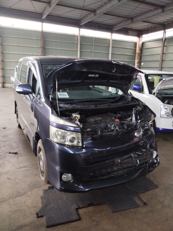 Автомобиль Toyota Voxy ZRR75 3ZR-FAE 2008 года в разбор