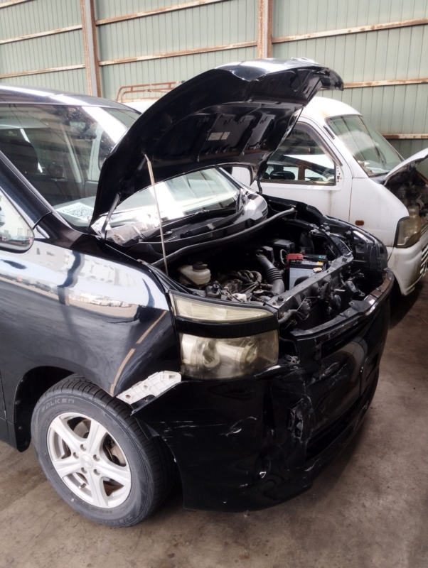 Автомобиль Toyota Voxy ZRR70 3ZR-FE 2010 года в разбор