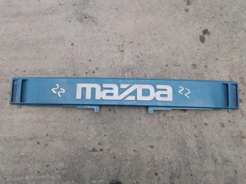 Накладка капота Mazda Titan WG3AT 4HF1 1997