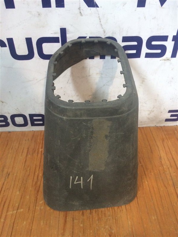 Кожух рычага переключения кпп Isuzu Forward FRR35L4S 6HL1 2003