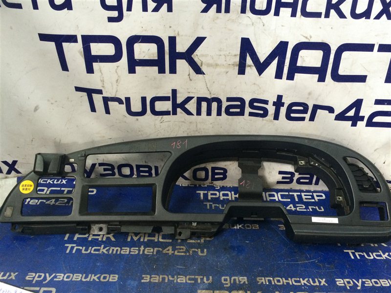 Консоль панели приборов Isuzu Giga CYJ77 6UZ1 2008