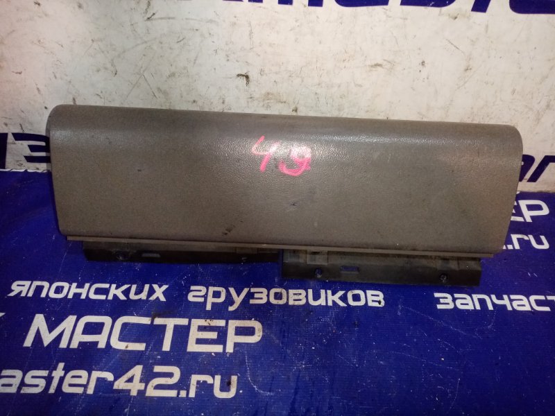 Крышка бардачка Isuzu Forward FRR13JB 6SA1 1992