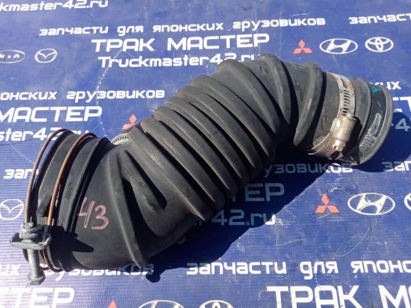 Впускной патрубок Mitsubishi Canter FE82DE 4M50 2006