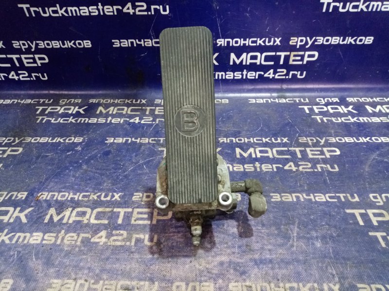 Главный тормозной кран Mitsubishi Fuso FK64HK 6M61 2004 передний