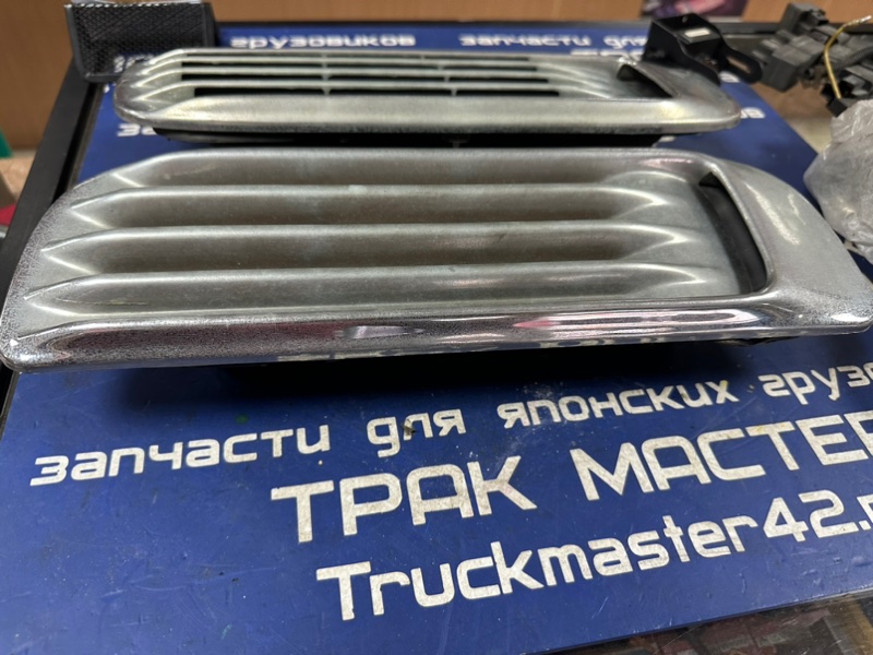 Решетка воздуховода Isuzu Forward FSR32L 6HE1 1996
