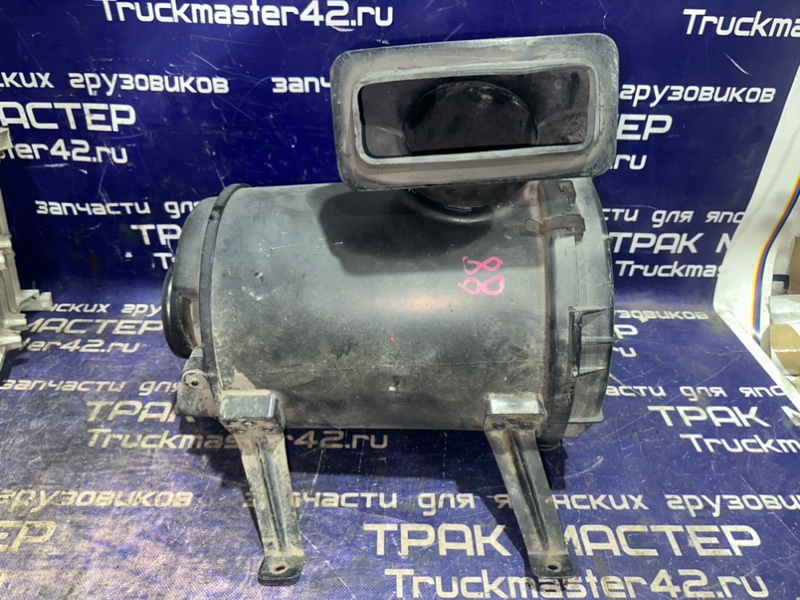 Корпус воздушного фильтра Isuzu Forward FSR32L 6HE1 1996