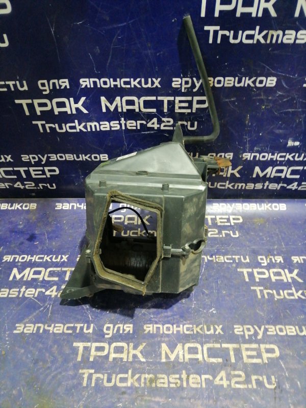 Корпус радиатора кондиционера с радиатором Isuzu Elf NPR81 4HL1 2005