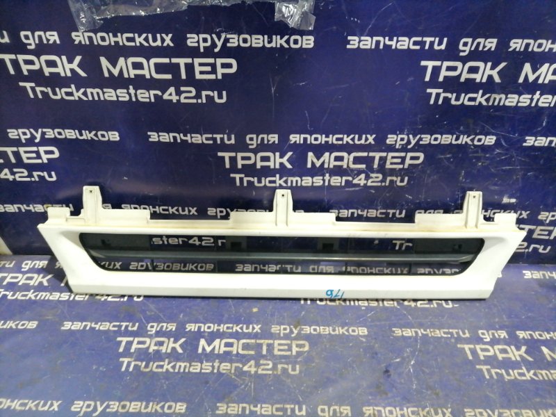 Решетка радиатора Isuzu Forward FRR34L4 6HK1 2006