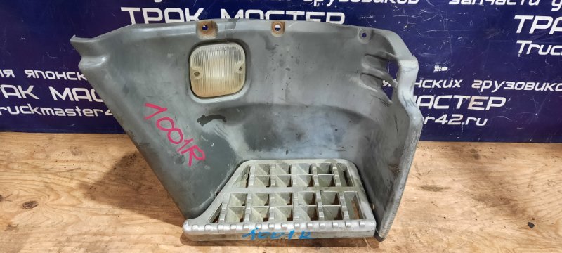 Подножка Isuzu Forward FRR34K4 6HK1 2002 передняя правая