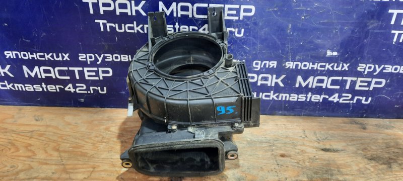 Корпус мотора печки Isuzu Elf NKR66E 4HF1 1999