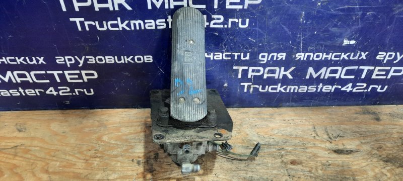 Главный тормозной кран Isuzu Forward FTR32L4 6HE1T 1994